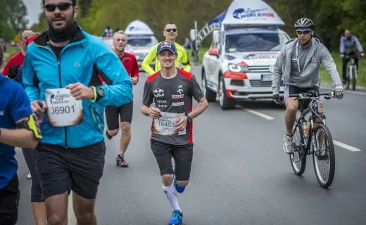 Grzegorz Urbańczyk polskim zwycięzcą Wings for Life World Run: „Miało być 5, było 50 km”. Pasjonująca walka o triumf na świecie [ZDJĘCIA, WIDEO] - 6